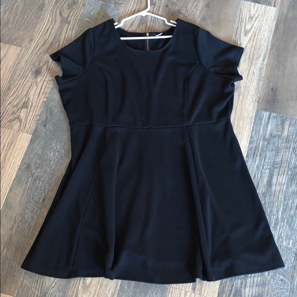 Old Navy black dress. Short sleeve. Plus size.